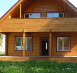 Пример деревянного дома с отделкой имитацией бруса